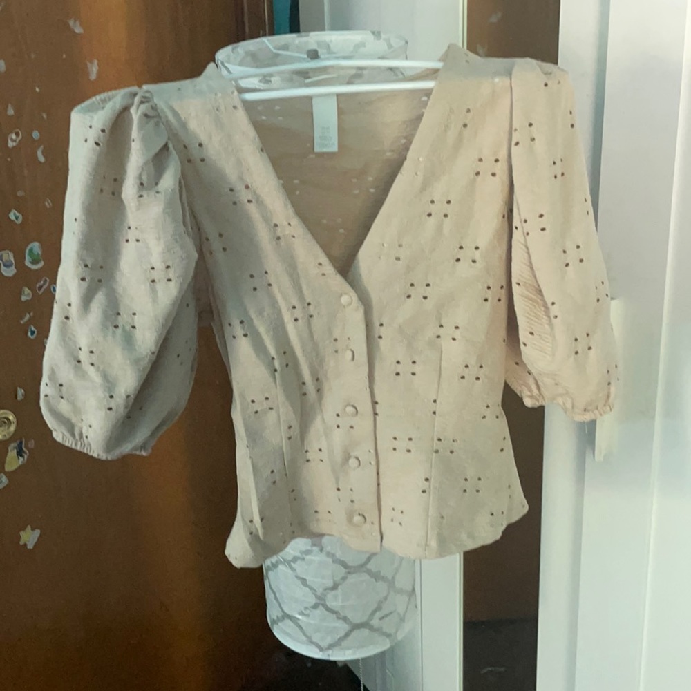 Tan H&M top with puffy sleeves